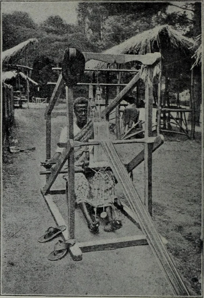 An illustration from Tissus et nouveauts 1905, 1905, leaf 27