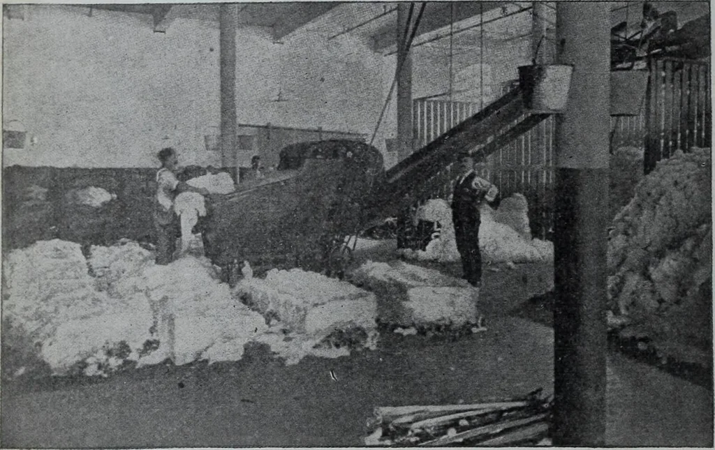 An illustration from Tissus et nouveauts 1907, 1907, leaf 437
