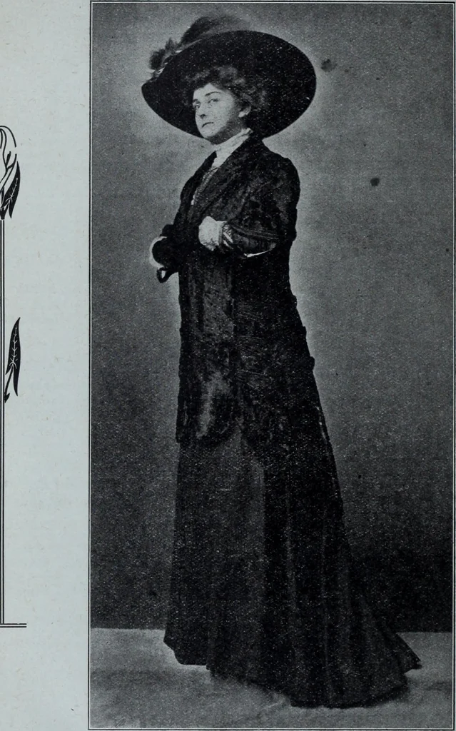 An illustration from Tissus et nouveauts 1909, 1909, leaf 579