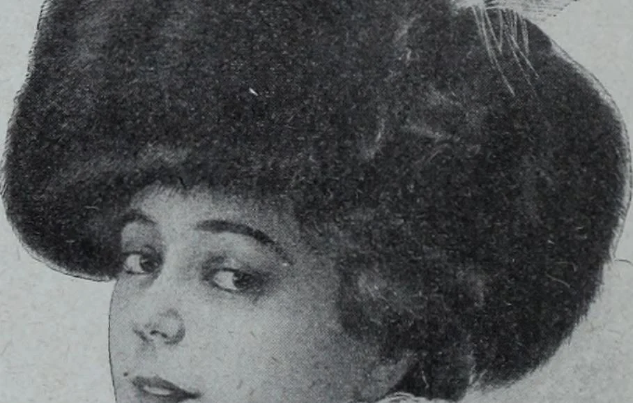An illustration from Tissus et nouveauts 1909, 1909, leaf 63