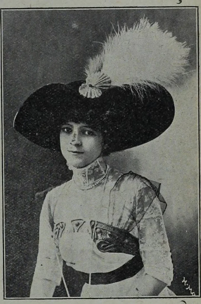 An illustration from Tissus et nouveauts 1910, 1910, leaf 104