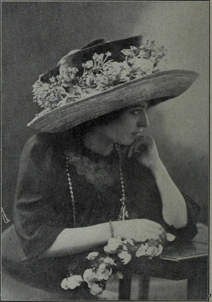 An illustration from Tissus et nouveauts 1910, 1910, leaf 107