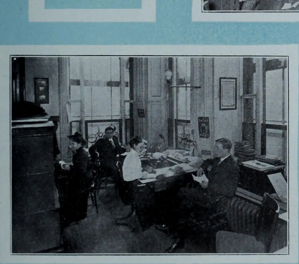 An illustration from Tissus et nouveauts 1910, 1910, leaf 306