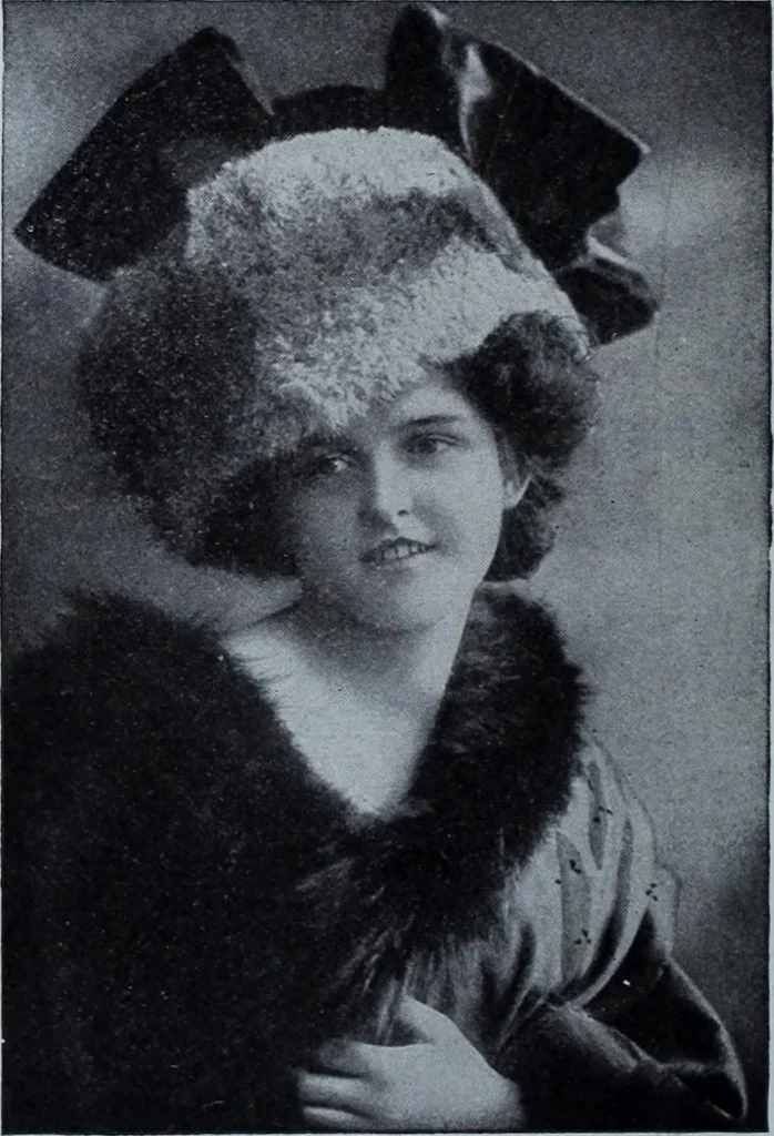 An illustration from Tissus et nouveauts 1910, 1910, leaf 323