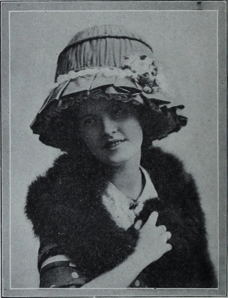 An illustration from Tissus et nouveauts 1910, 1910, leaf 453