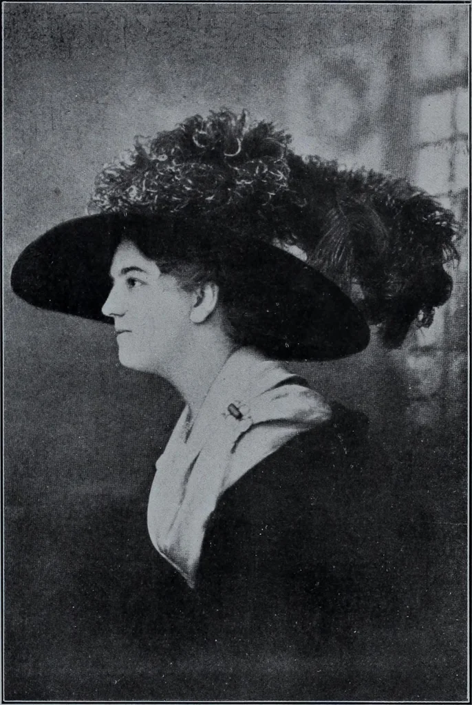 An illustration from Tissus et nouveauts 1911, 1911, leaf 492
