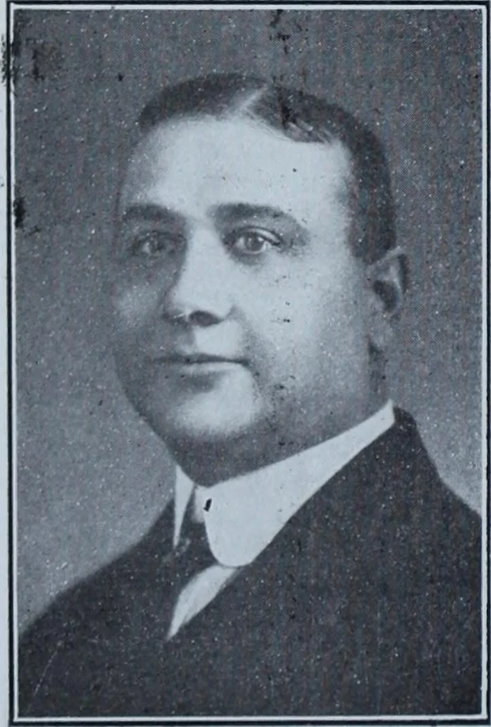 An illustration from Tissus et nouveauts 1912, 1912, leaf 13