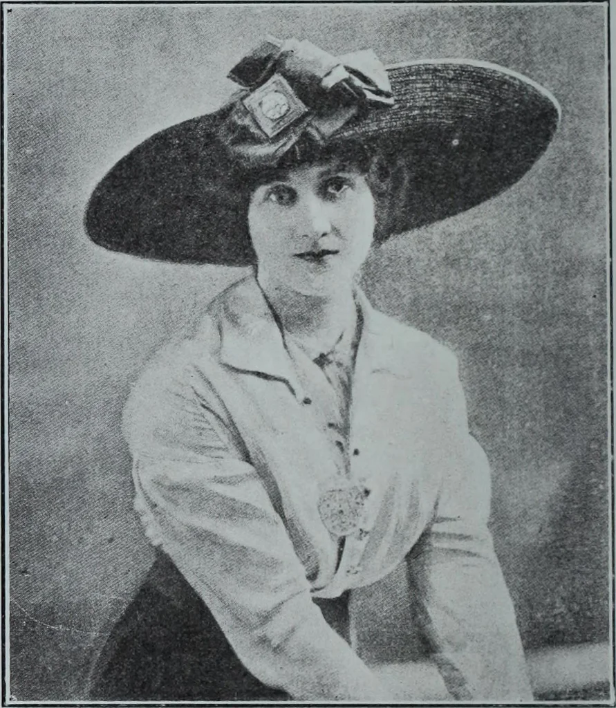 An illustration from Tissus et nouveauts 1912, 1912, leaf 215