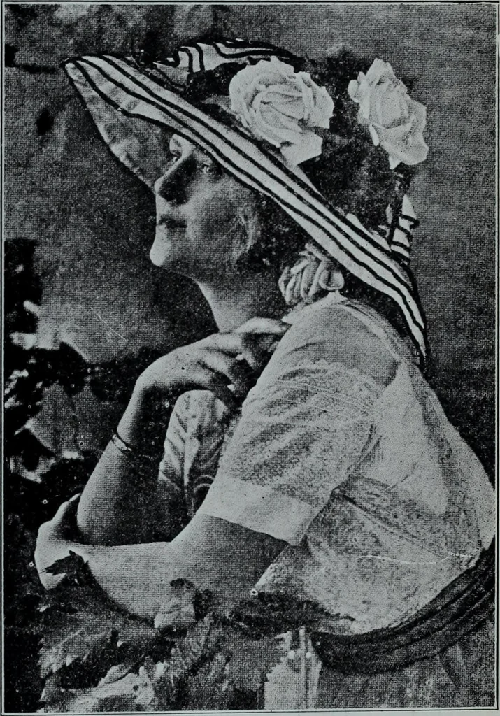 An illustration from Tissus et nouveauts 1912, 1912, leaf 296