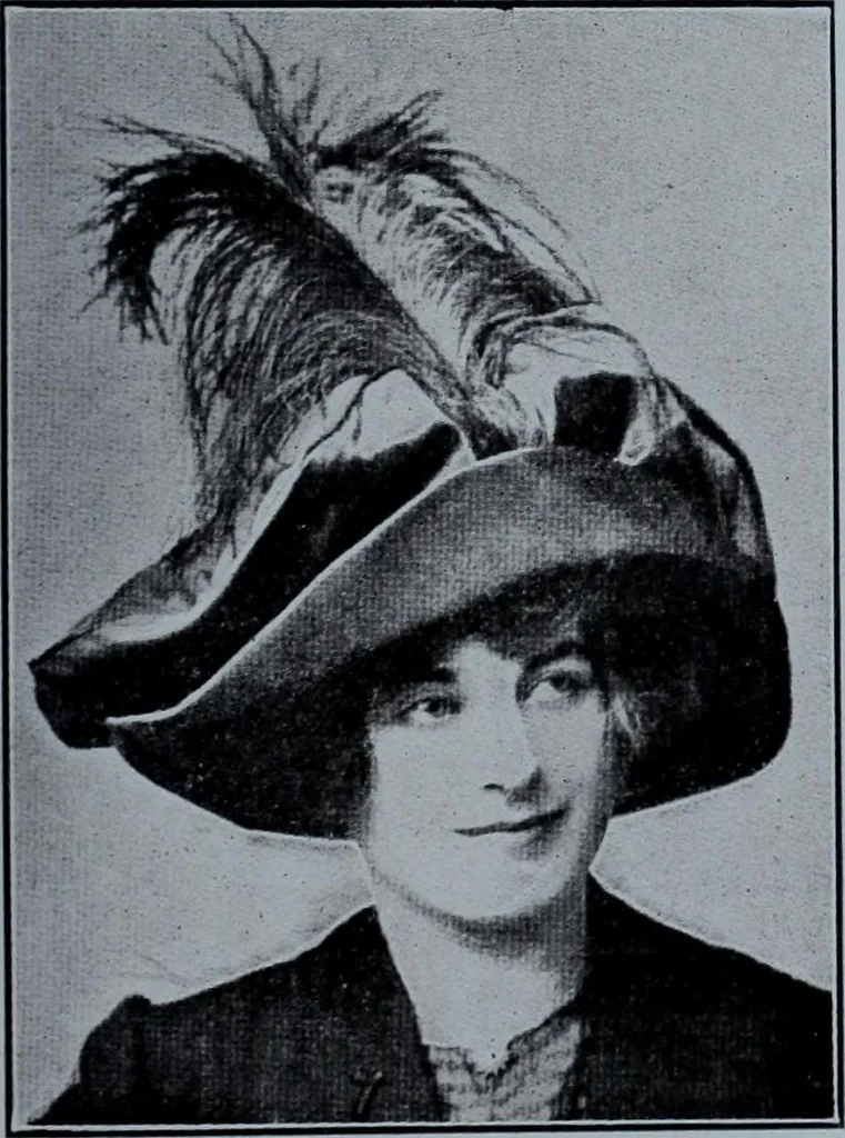 An illustration from Tissus et nouveauts 1912, 1912, leaf 34