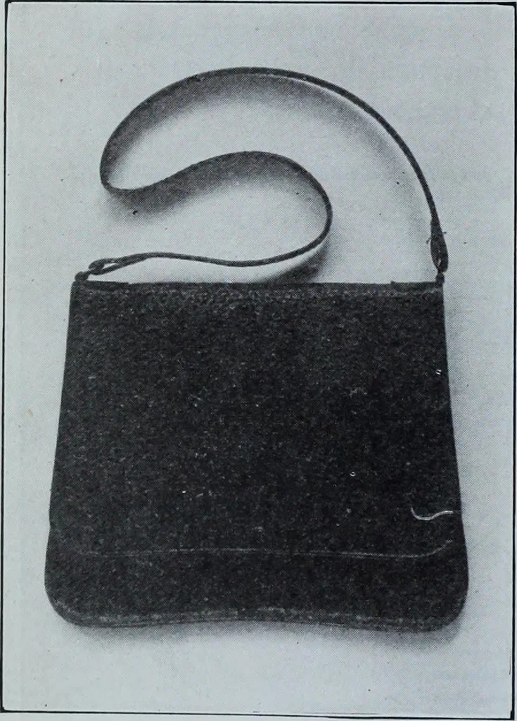An illustration from Tissus et nouveauts 1912, 1912, leaf 365