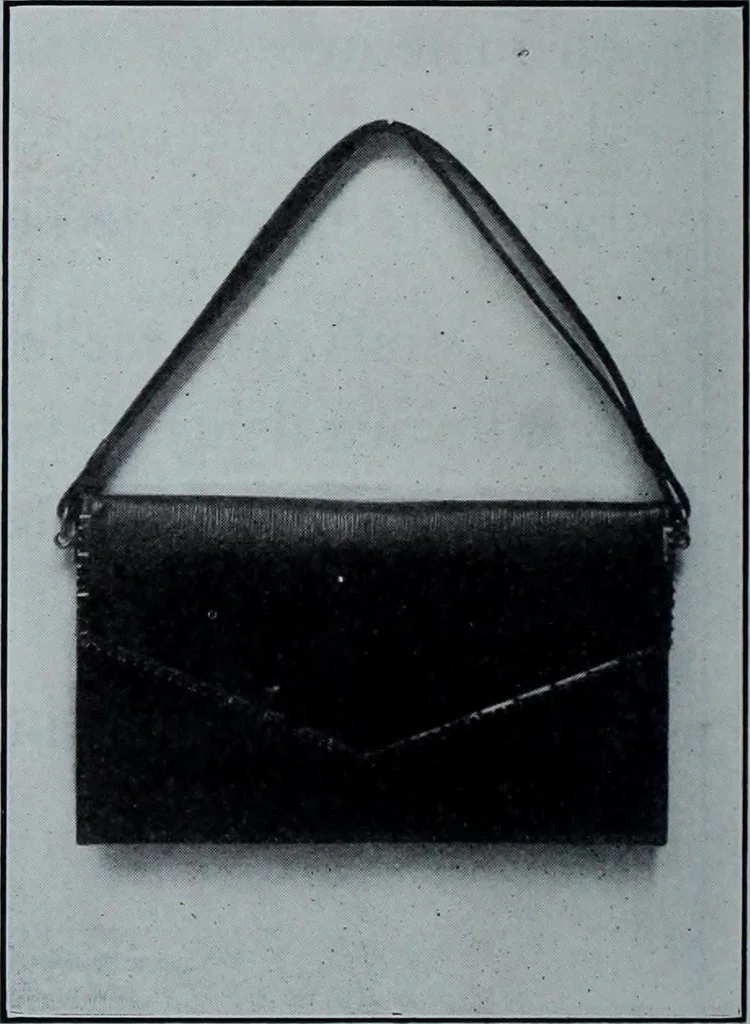 An illustration from Tissus et nouveauts 1912, 1912, leaf 365