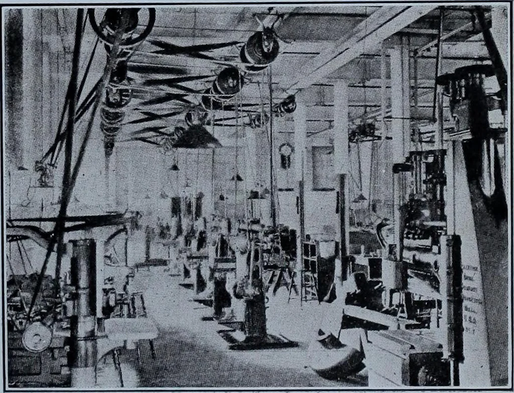 An illustration from Tissus et nouveauts 1912, 1912, leaf 388