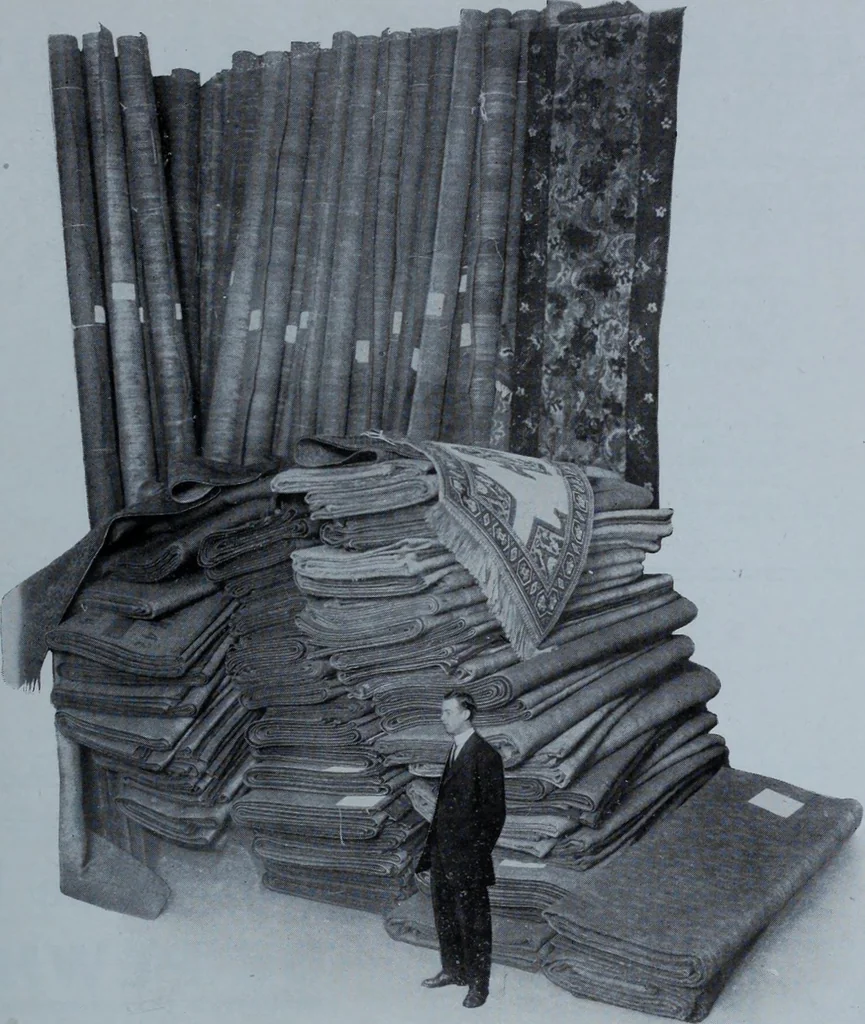 An illustration from Tissus et nouveauts 1912, 1912, leaf 44