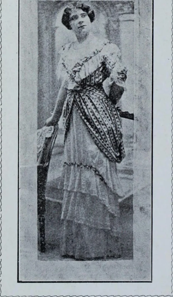 An illustration from Tissus et nouveauts 1912, 1912, leaf 453