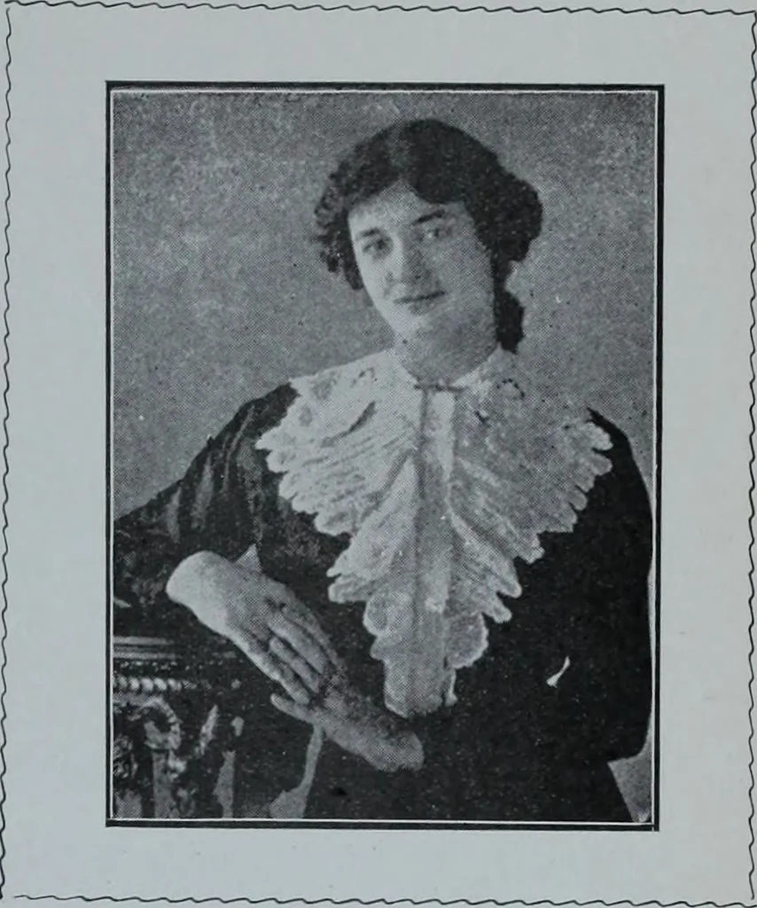 An illustration from Tissus et nouveauts 1912, 1912, leaf 458