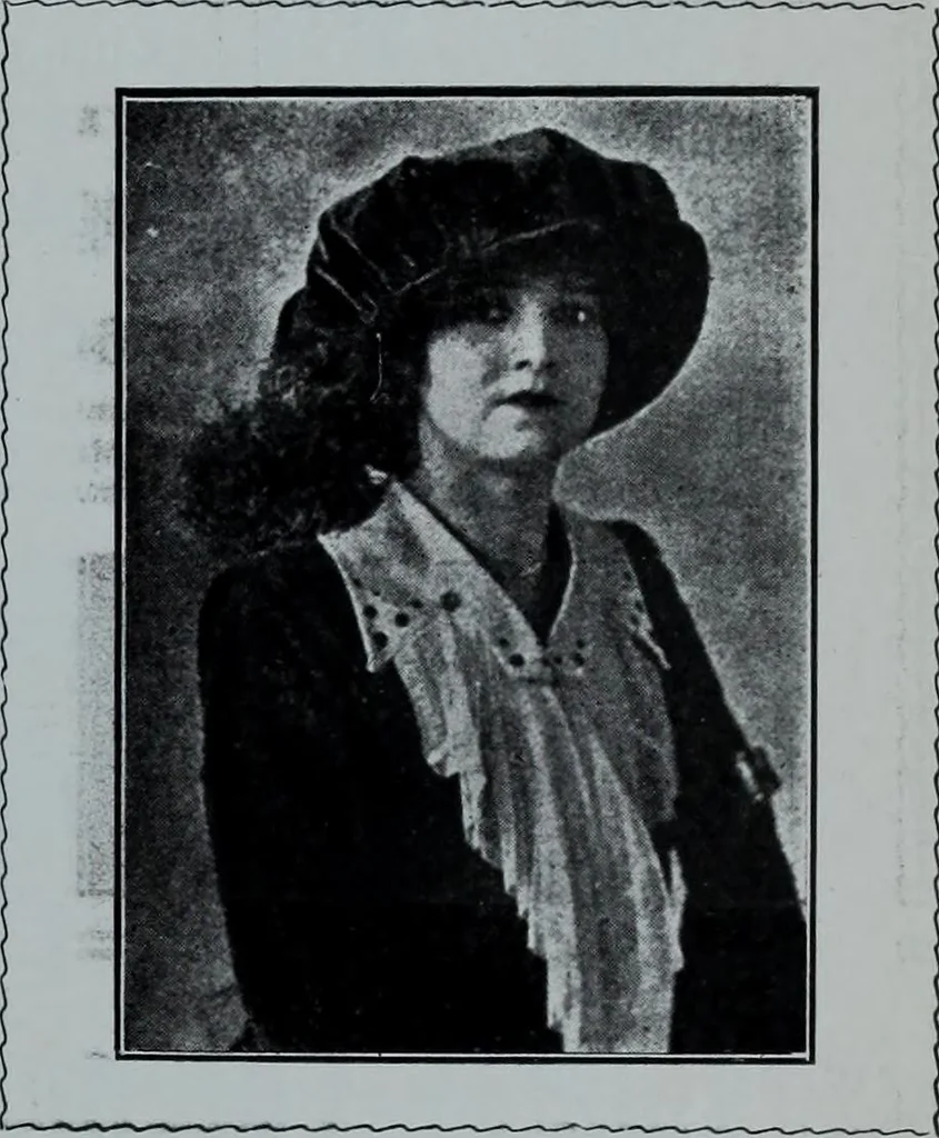 An illustration from Tissus et nouveauts 1912, 1912, leaf 460