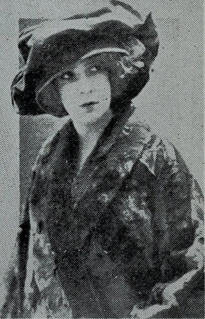 An illustration from Tissus et nouveauts 1912, 1912, leaf 496