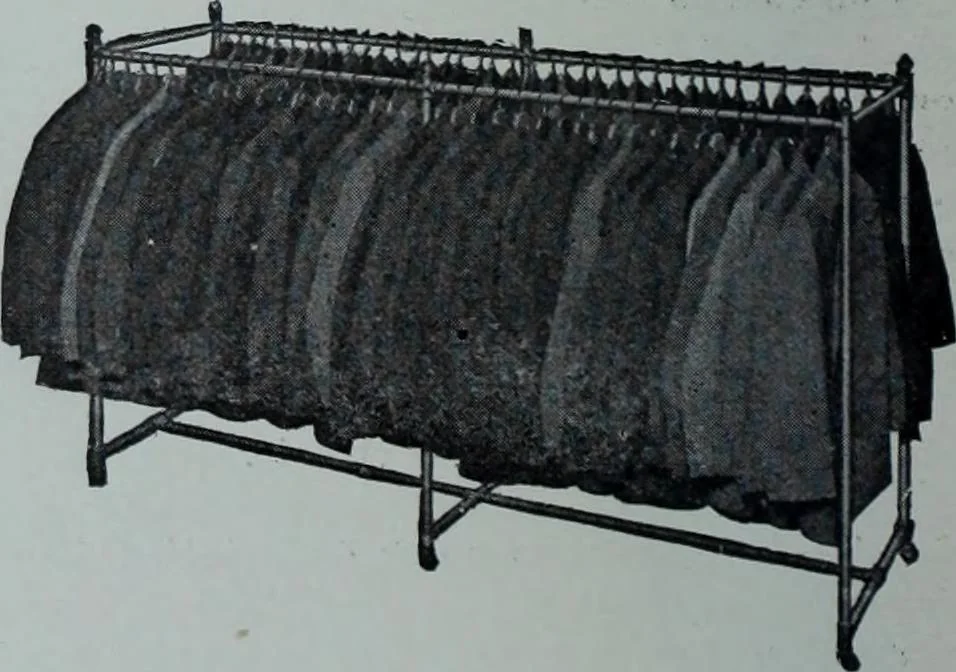 An illustration from Tissus et nouveauts 1913, 1913, leaf 159