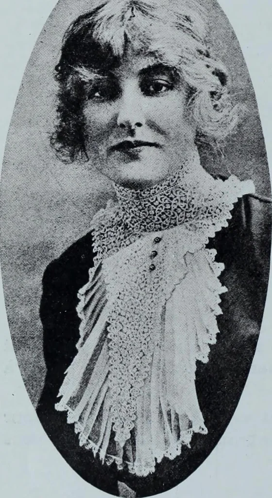 An illustration from Tissus et nouveauts 1913, 1913, leaf 75