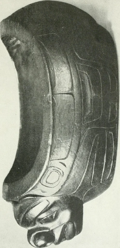 An illustration from Tlinkit u. Haida : Indianerstämme der Westküste von Nord-Amerika : Kultische Kunst und Mythen des Kulturkreises, 1922, leaf 60