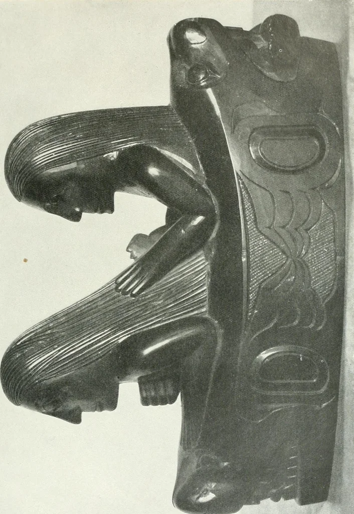 An illustration from Tlinkit u. Haida : Indianerstämme der Westküste von Nord-Amerika : Kultische Kunst und Mythen des Kulturkreises, 1922, leaf 62