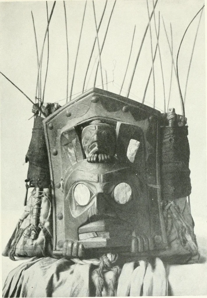 An illustration from Tlinkit u. Haida : Indianerstämme der Westküste von Nord-Amerika : Kultische Kunst und Mythen des Kulturkreises, 1922, leaf 66