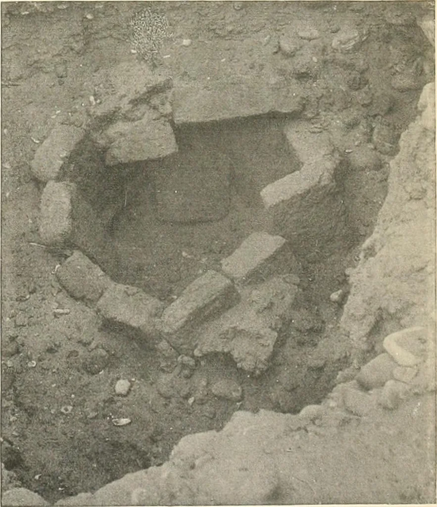 An illustration from Tombs of the third Egyptian dynasty at Reqâqnah and Bêt Khallâf, 1904, leaf 112
