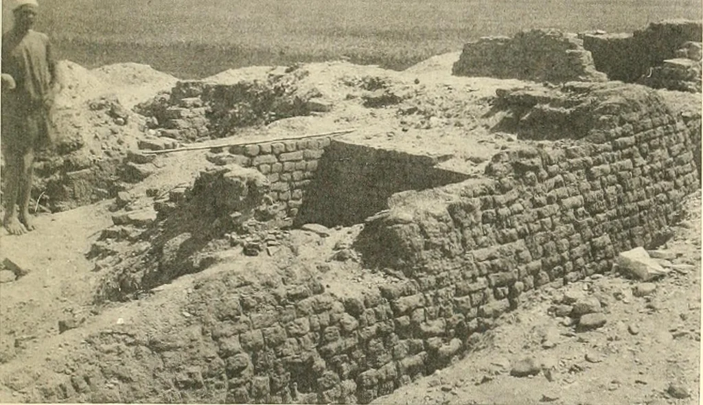 An illustration from Tombs of the third Egyptian dynasty at Reqâqnah and Bêt Khallâf, 1904, leaf 92