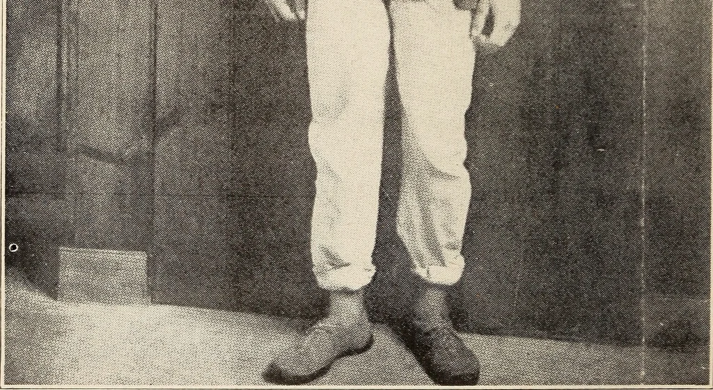 An illustration from To the moon and back in ninety days : a thrilling narrative of blended science and adventure, 1922, leaf 133