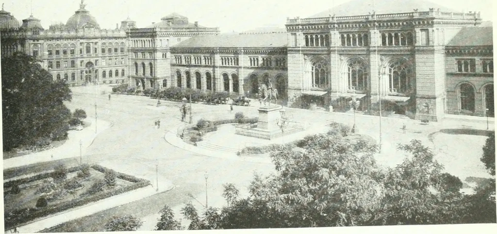 An illustration from Town planning, past, present and possible, 1911, leaf 344
