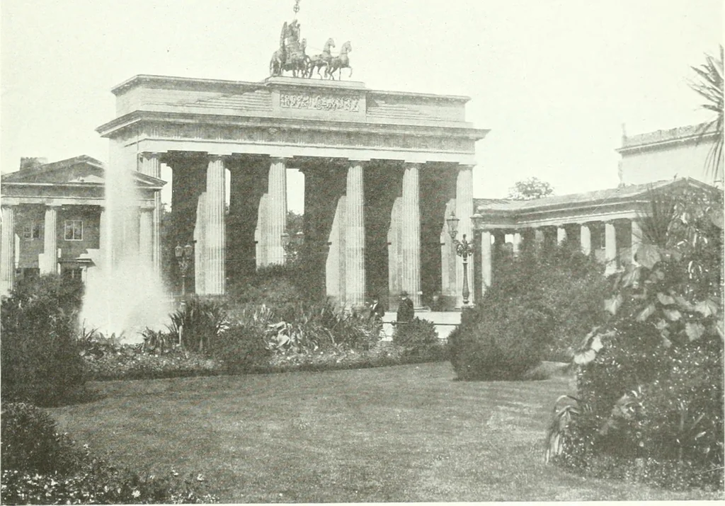 An illustration from Town planning, past, present and possible, 1911, leaf 384