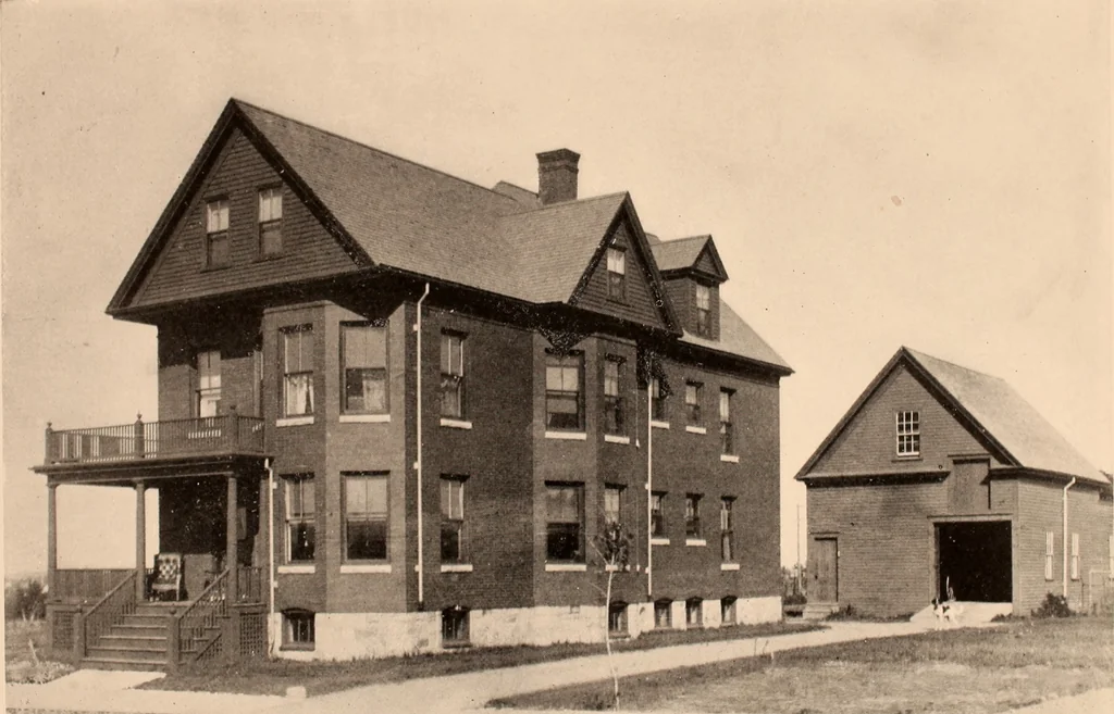 An illustration from Typical New England homes : Portland edition, 1904, leaf 18