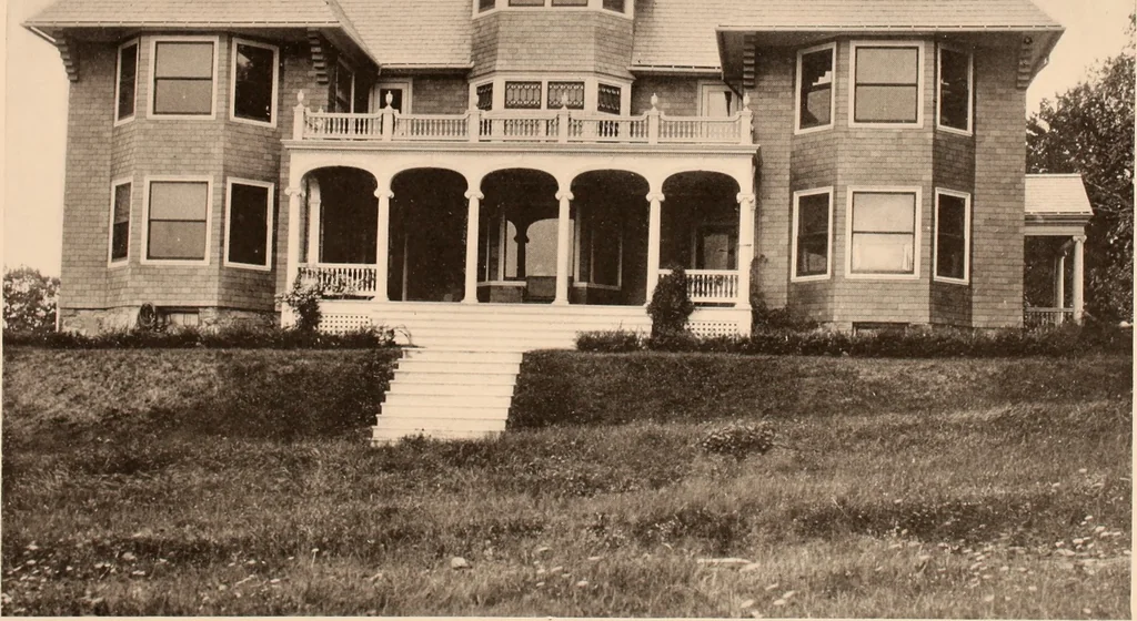 An illustration from Typical New England homes : Portland edition, 1904, leaf 50