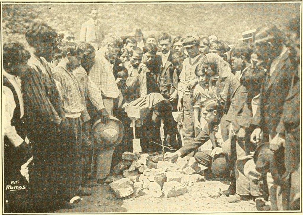 An illustration from The United States in prophecy; our country, its past, present, and future, and what the Scriptures say of it, 1914, leaf 472