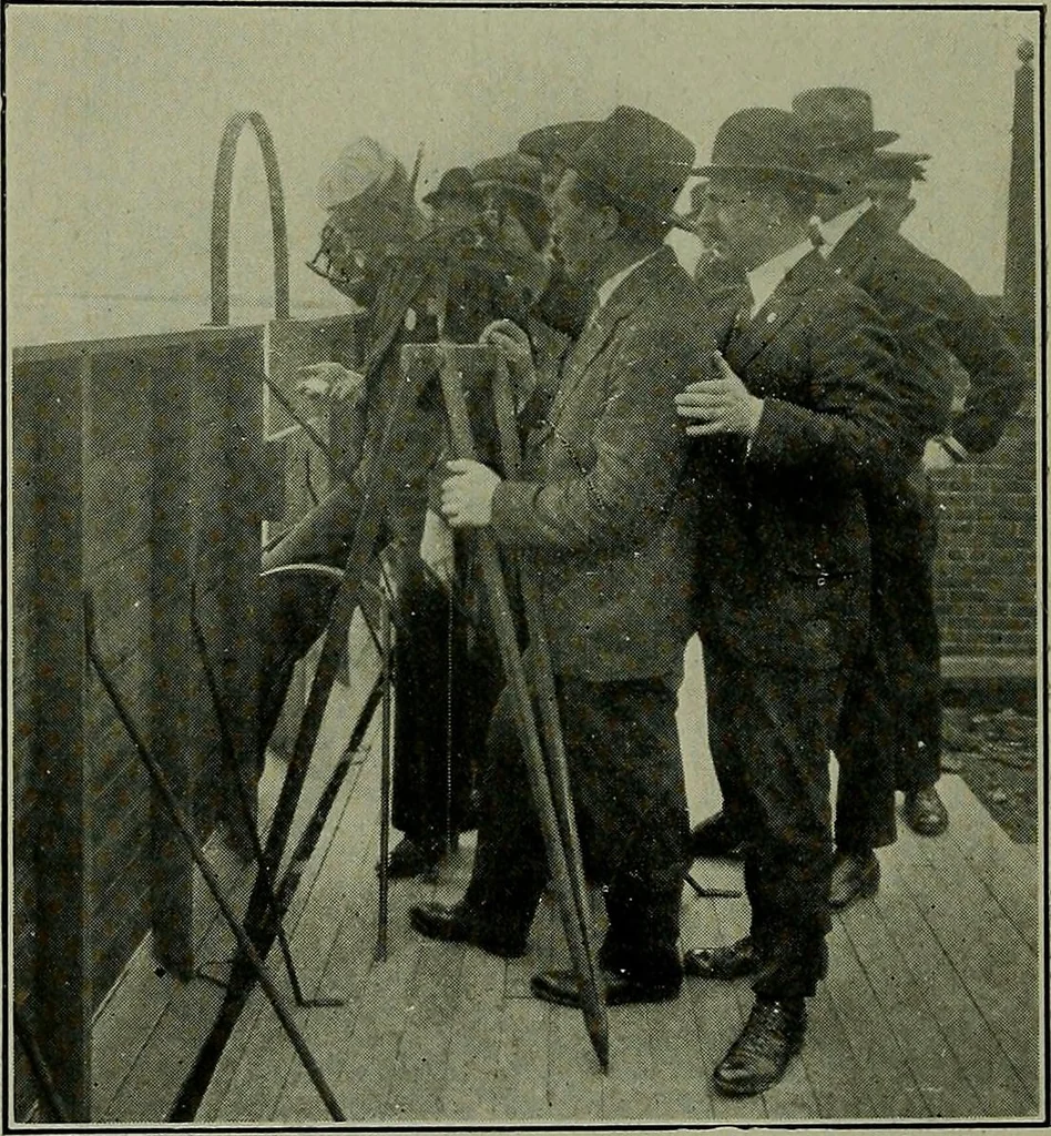 An illustration from Uttmark's guide to the United States local inspectors examination for masters and mates of ocean going steam and sailing ships, 1919, leaf 243