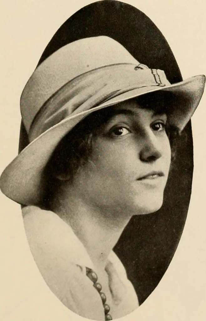 An illustration from Vantine's., 1915, leaf 6