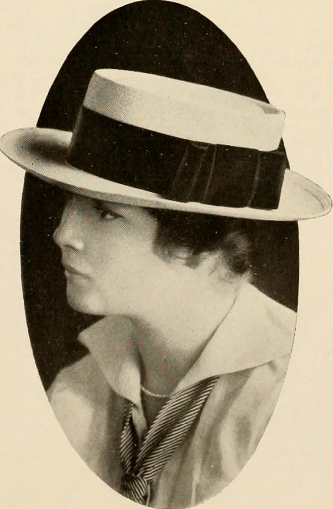 An illustration from Vantine's., 1915, leaf 6
