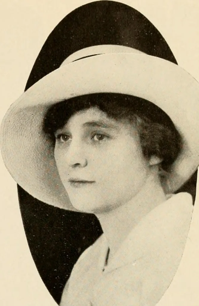 An illustration from Vantine's., 1915, leaf 6