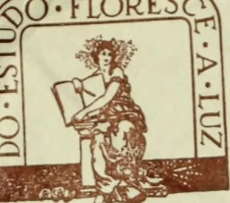 An illustration from V. Cl. D. Antonii de Sousa de Macedo ... Decisiones Supremi Senatus iustitiae Lusitaniae, & supremi consilij fisci ac patrimonij regij, cum grauissimis collegis decretae : triplici indice locupletatae, 1677, leaf 1