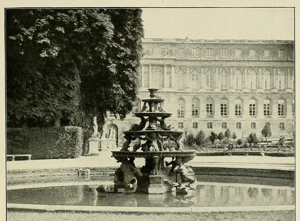 An illustration from Versailles, le château--les jardins--les Trianons-- le musée--la ville, 1904, leaf 73