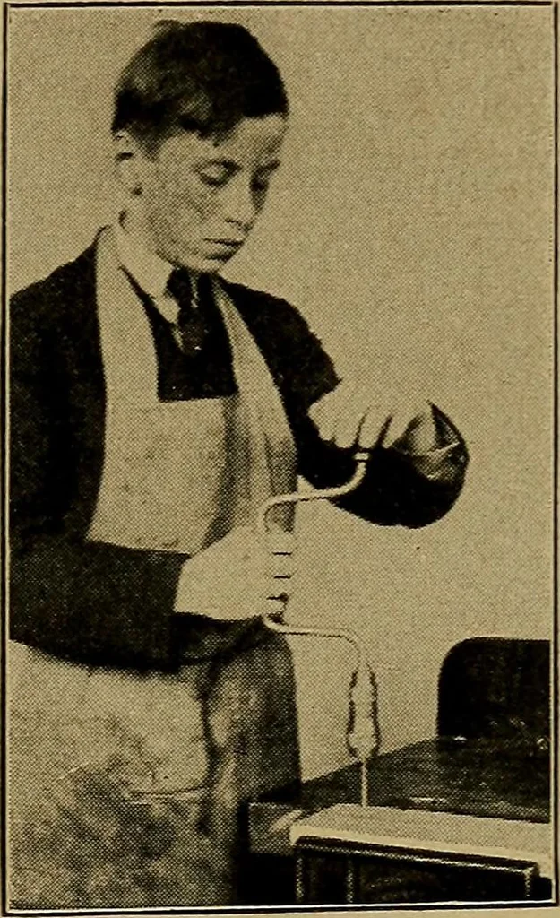 An illustration from Woodwork for the grades, for use in manual training classes; fully illustrated with three hundred half-tone engravings from actual shop practice, and many working drawings of educational shop problems, 1913, leaf 112