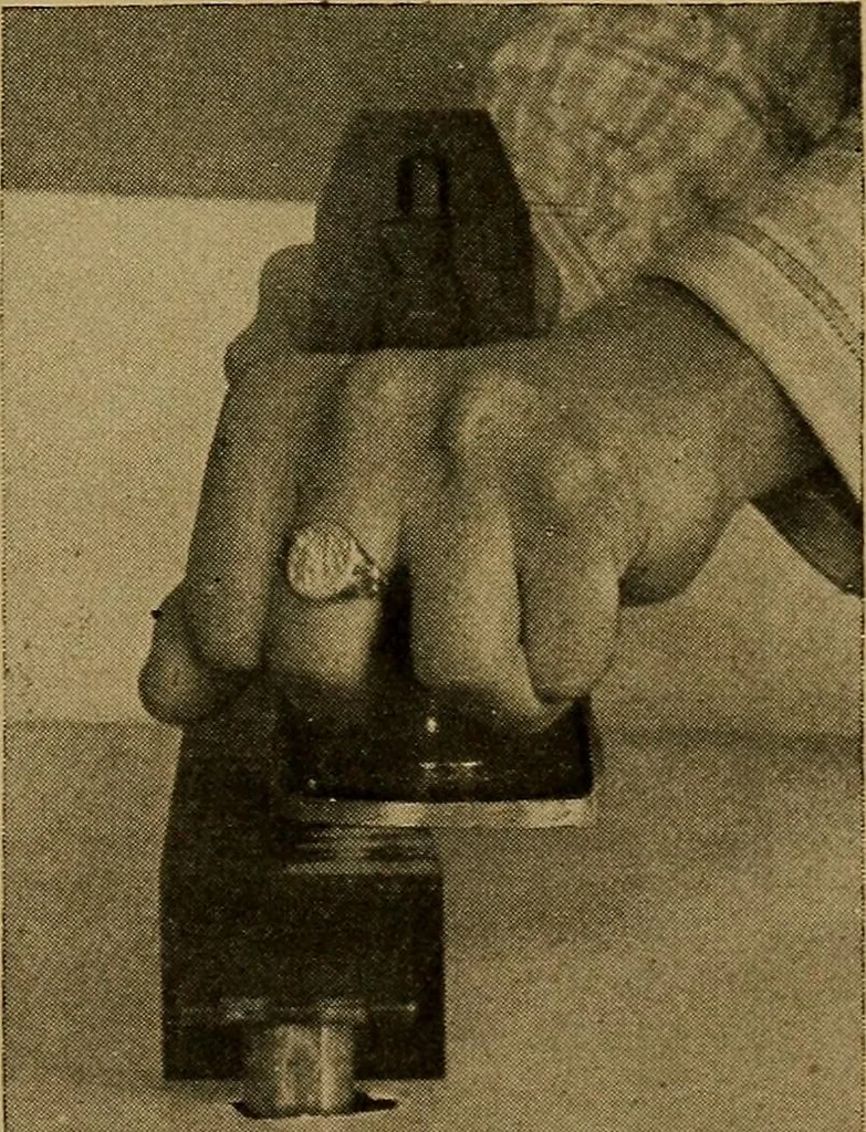An illustration from Woodwork for the grades, for use in manual training classes; fully illustrated with three hundred half-tone engravings from actual shop practice, and many working drawings of educational shop problems, 1913, leaf 32