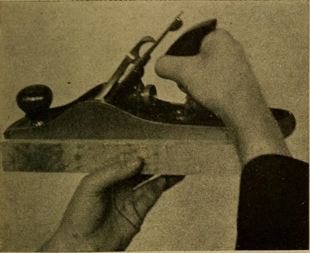 An illustration from Woodwork for the grades, for use in manual training classes; fully illustrated with three hundred half-tone engravings from actual shop practice, and many working drawings of educational shop problems, 1913, leaf 34