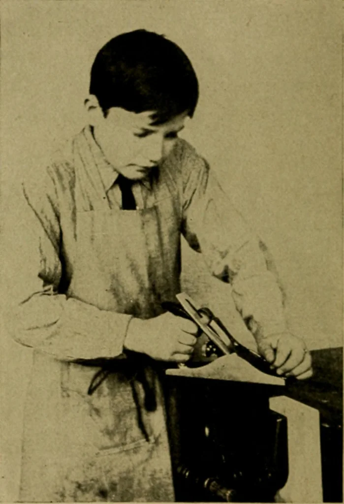 An illustration from Woodwork for the grades, for use in manual training classes; fully illustrated with three hundred half-tone engravings from actual shop practice, and many working drawings of educational shop problems, 1913, leaf 75