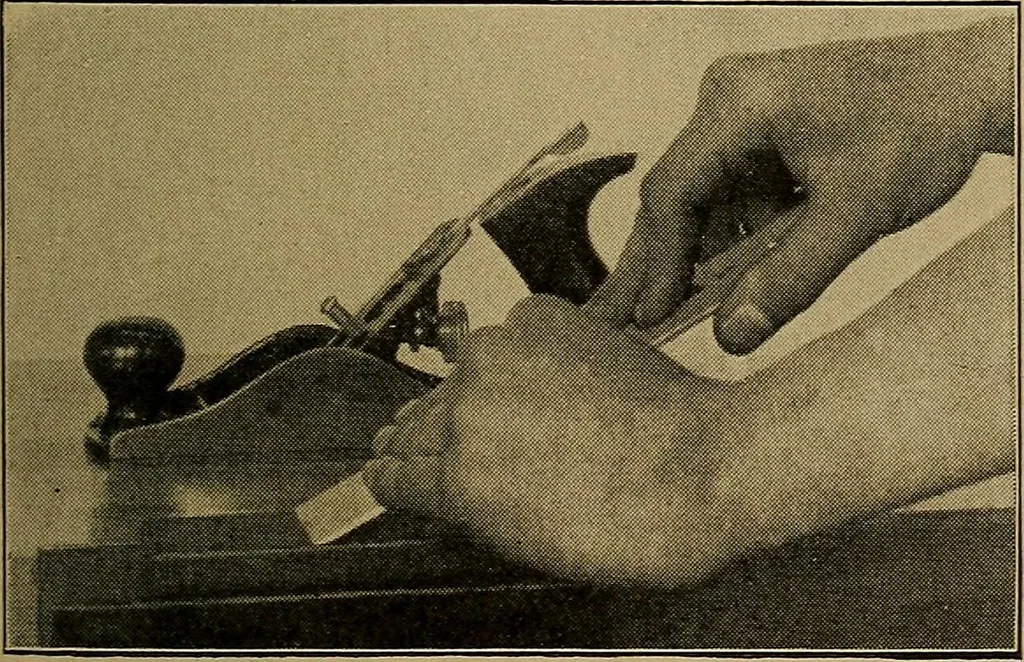 An illustration from Woodwork for the grades, for use in manual training classes; fully illustrated with three hundred half-tone engravings from actual shop practice, and many working drawings of educational shop problems, 1913, leaf 90
