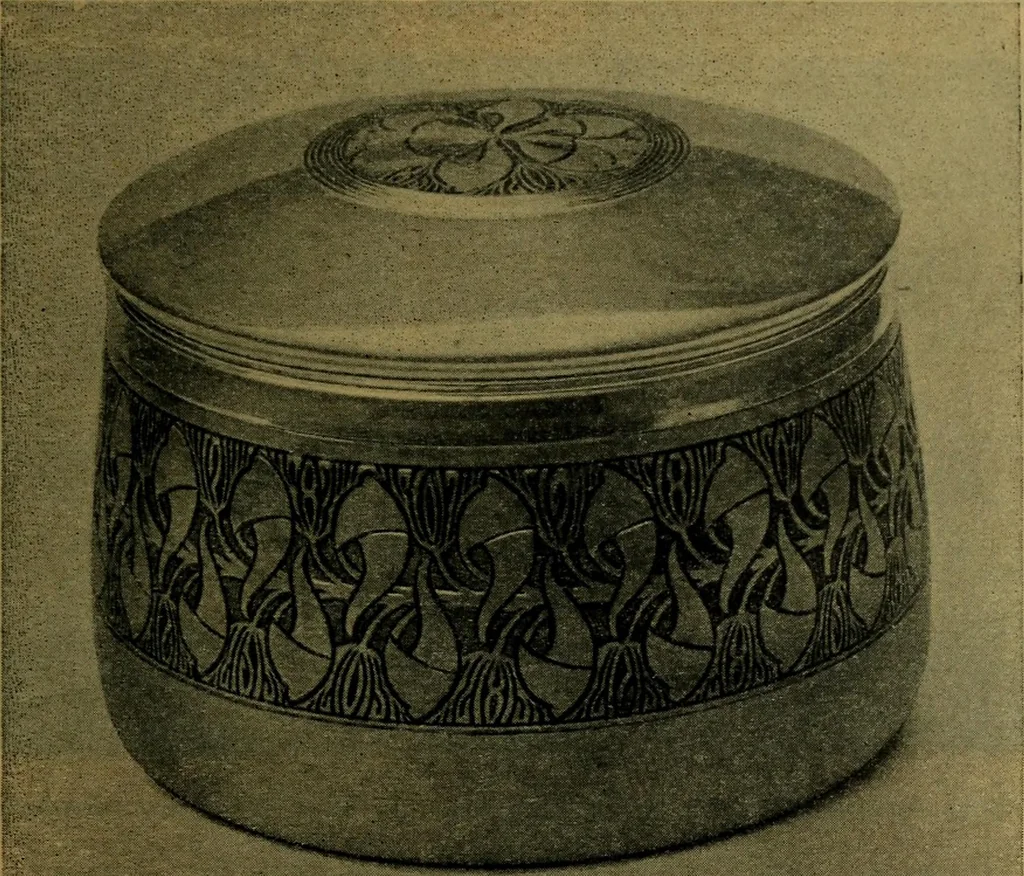 An illustration from XIV [i.e. Vierzehnter] Verbandstag Verband deutscher Juweliere, Gold- & Silberschmiede Strassburg, vom 7.-11. August 1914 : verbunden mit einer Ausstellung alter & neuer Goldschmiedearbeiten und Uhren, 1914, leaf 100