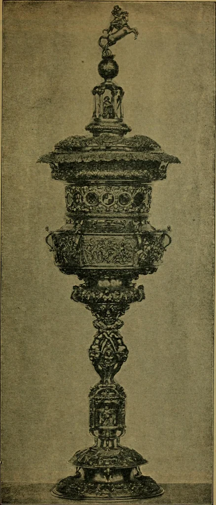 An illustration from XIV [i.e. Vierzehnter] Verbandstag Verband deutscher Juweliere, Gold- & Silberschmiede Strassburg, vom 7.-11. August 1914 : verbunden mit einer Ausstellung alter & neuer Goldschmiedearbeiten und Uhren, 1914, leaf 42