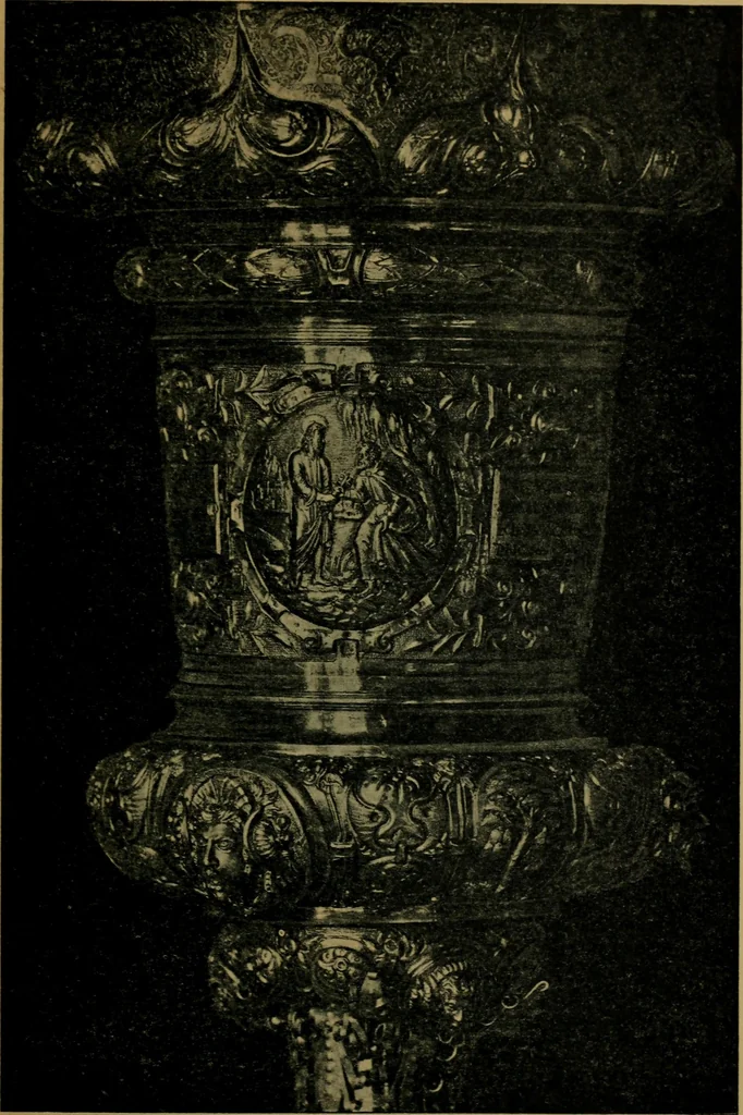 An illustration from XIV [i.e. Vierzehnter] Verbandstag Verband deutscher Juweliere, Gold- & Silberschmiede Strassburg, vom 7.-11. August 1914 : verbunden mit einer Ausstellung alter & neuer Goldschmiedearbeiten und Uhren, 1914, leaf 44