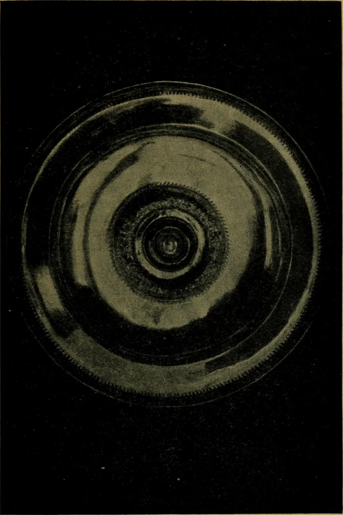 An illustration from XIV [i.e. Vierzehnter] Verbandstag Verband deutscher Juweliere, Gold- & Silberschmiede Strassburg, vom 7.-11. August 1914 : verbunden mit einer Ausstellung alter & neuer Goldschmiedearbeiten und Uhren, 1914, leaf 74
